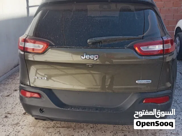 جيب شروكي موديل 2016 البيع تحويل او كاش