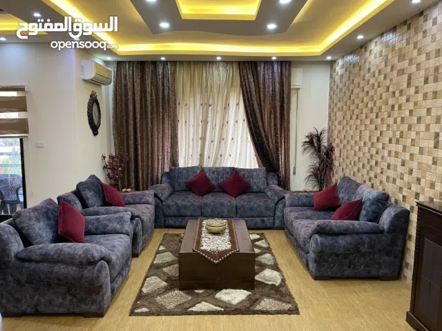 شقة مفروشة فاخرة جدا للإيجار في موقع مميز وحيوي جدا في الشميساني و بسعر لقطة