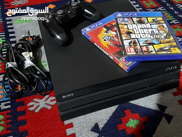 بلاي ستيشن 4 برو 1 تيرا مستعمل مع قرصين جي تي اي 5 و رد ديد 2 مع جويستيك اصليه بس مبدل بي هاردسك