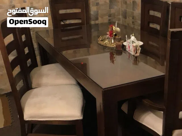 طاوله سفره بحاله جيده استعمال خفيف