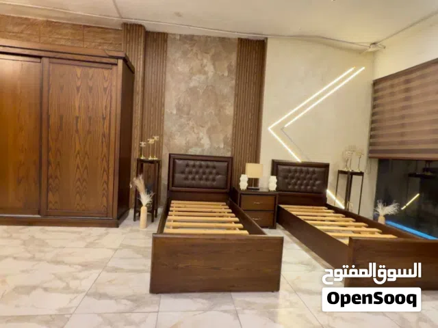 غرفة نوم شبابيه مستعمله خشب لاتيه 18 محرف زان الخزانه /  ارتفاع 215 عرض175 عمق60 التخت 190/90