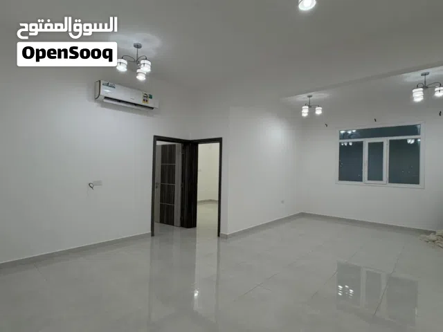 فيلا للايجار في مسقط العامرات المنطقه الثامنه مكان راقي وحديث تتكون الفيلا من 5 غرف نوم وصاله ومطبخ