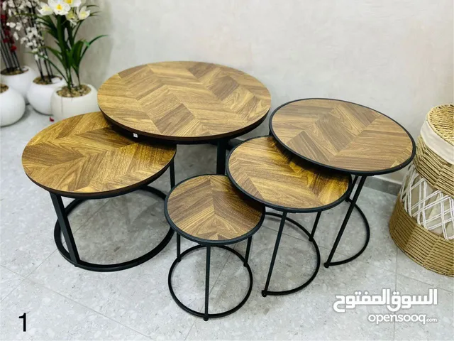 طاولات مودرن متداخلة عملية وأنيقة  متوفرة بعدة تصاميم عصرية الإطارات معدنية قوية باللون الأسود
