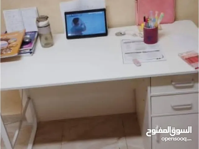 مكتب أنيق وعملي بسعرر يناسب الجميع  للطلب عبر رسائل الوتس