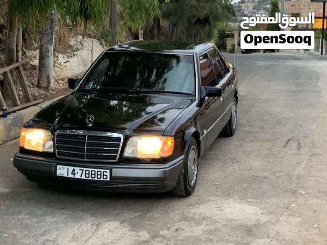 1992 مرسيدس بنز الفئة-E E 200