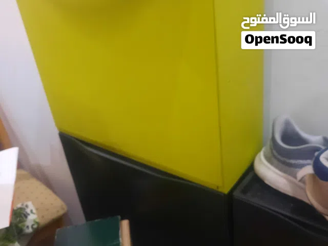 عدد 5  ارفف من ايكيا لون اخصر واسود