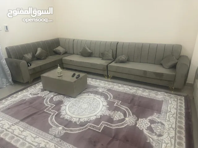 لايجار الشهري شقه 3 غرف وصاله مفروشة مع غرفه خادمه واتنين صاله