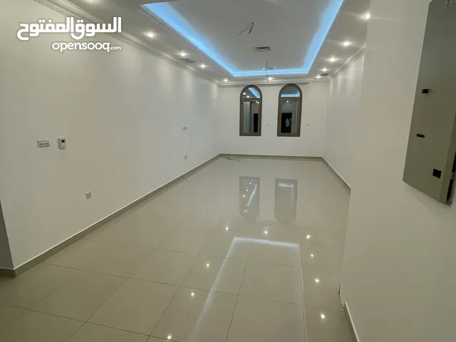180 m2 3 Bedrooms Apartments for Rent in Hawally Salwa