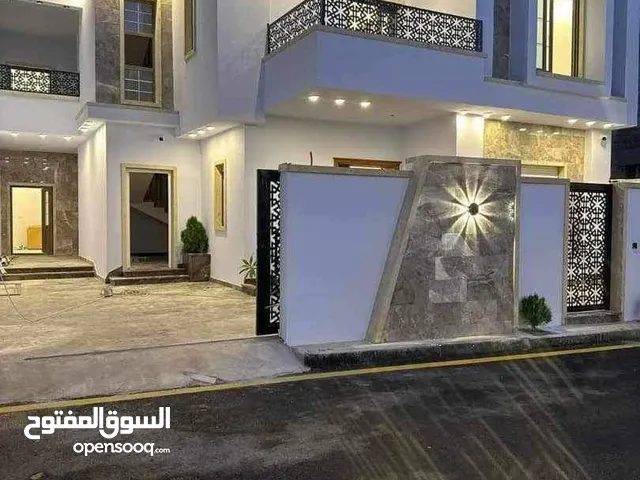 305 m2 More than 6 bedrooms Townhouse for Sale in Tripoli Ain Zara