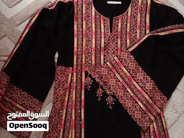 ثوب مطرز ماكنه
