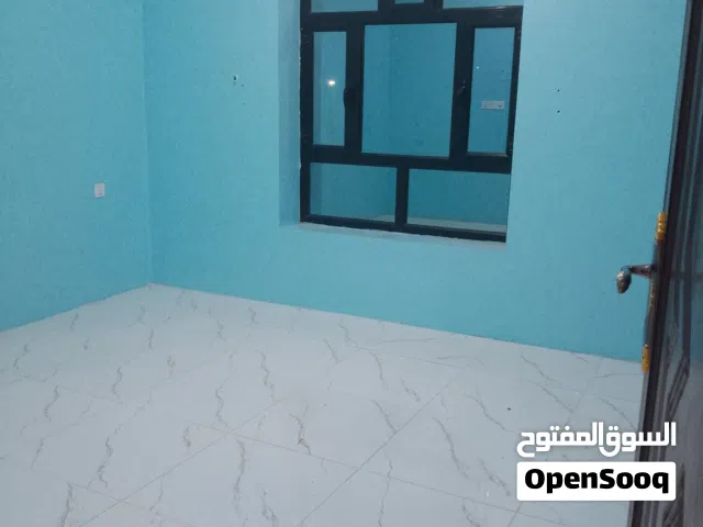 شقه للايجار ثلاث غرف وحمامين 3حمامات مطبخ دوار ثالث