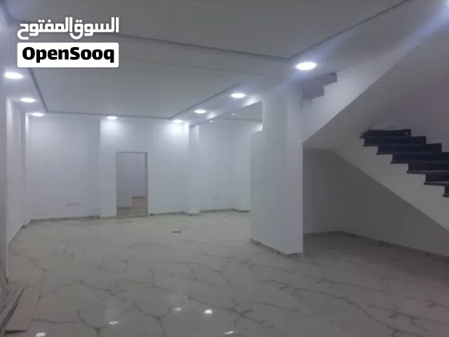 صالة خادمية  للأجار مقابل محلات نادي الاهلي طابلينو