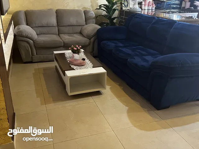كنبايات بحاله جيدة للبيع