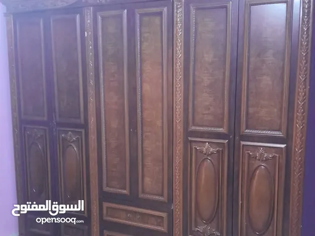 دولاب مهني في حالة ممتازة