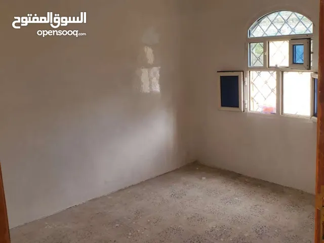 مطلوب محل للايجار لحدود 50الف مع حمام مش مهم المساحة يكون في موقع تجاري سوق أو منطقة سكانية