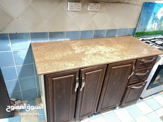 خزانة جداً ممتازه في حالة منيحه لا يوجد فيها اي شي و كبيرة(قابل لتفاوض)