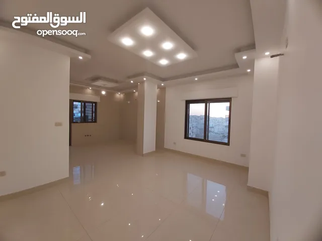 شقة ارضية معلقة للبيع 3 نوم في ابو السوس