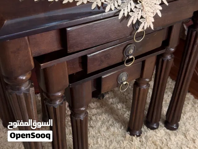 طاولة مجلس شبه جديدة نظيفة