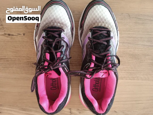 سنيكرز "برو تاوش" مقاس 38