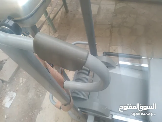 جهاز ركض مع كرسي وبسكليت مع جهاز شد عن طريق اليد