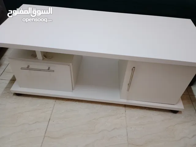 طاولة وسط جديدة لون ابيض البيع بسبب ضيق المكان شريتها مبارح وطلعت كبيرة
