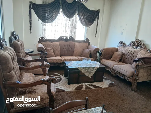 طقم كنب 7 مقاعد مع طاولة وسط وبرداية