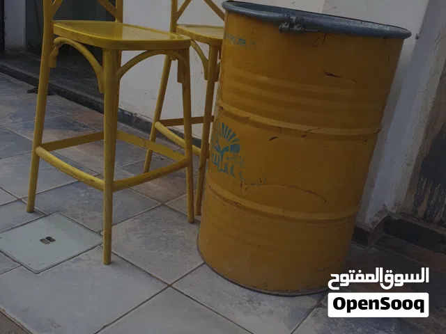 زوز كراسي وبتيه لون اصفر مناسب للمقاهي والمطابخ  ويمكن بيع الكراسي فقط أو بتيه فقط