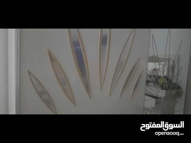 غرفة نوم زوجية في حالة ممتازه