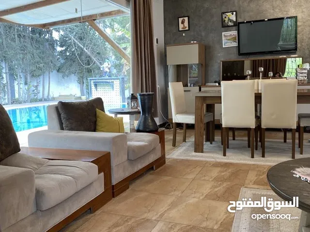 عيادة للبيع شغالة وامورها تمام التمام