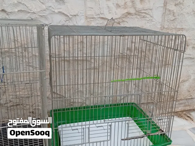 أقفاص عصافير كناري شبه جديد متعددة الأحجام والألوان