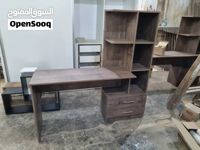 مجموعة مكاتب دراسة باللون الاسود تناسب الجميع.