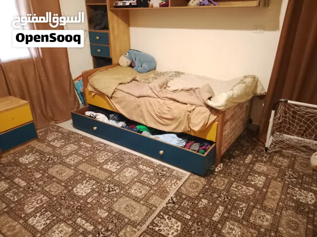 غرفة نوم شبابية للبيع