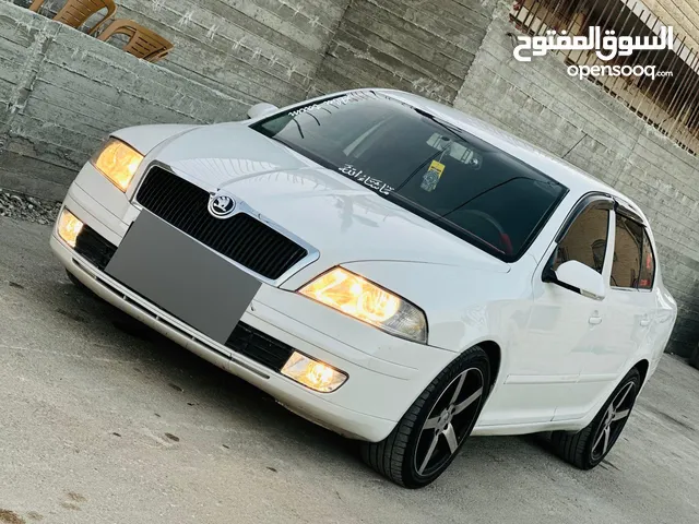 سكودا نيو 2006 دهان جديد  فحص ممتاز وتخلو من القص والضربات هيئه جديد فرش جلد  شاشه اندرو