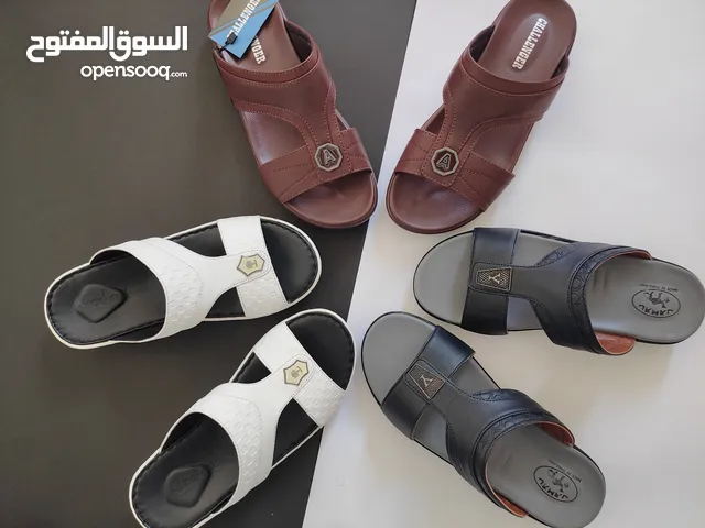 40 Casual Shoes in Al Sharqiya