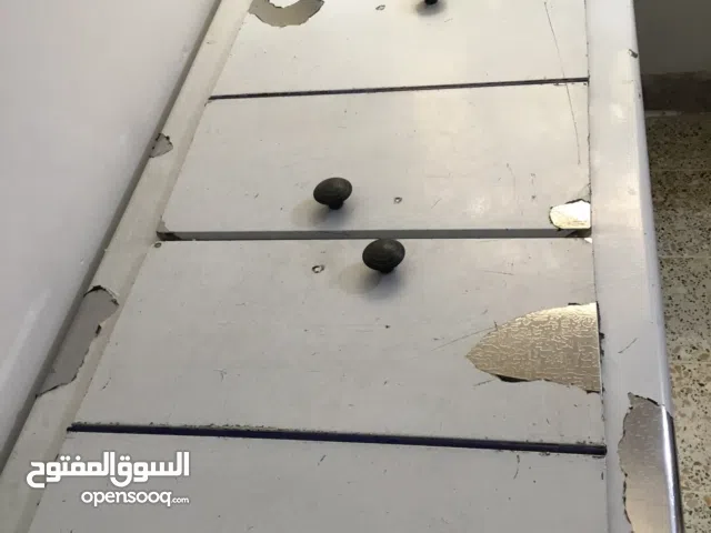 ثلاجة موطة ستيل ست ابواب قليل الاستعمال عدد اثنين ايرانية المنشأ شرط الفحص نضيفات جدا وبعدهن بالغلاف