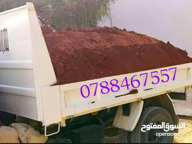 يتوفر تراب احمر زراعي للحدائق والأحواض 2 متر 3 متر 6 متر يوجد بشوالات