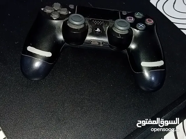 ps4 لل بيع مستخدم و معها ثلث سيديات و ايد جديده مستعمله شهر و ماوس و كيبورد جداد
