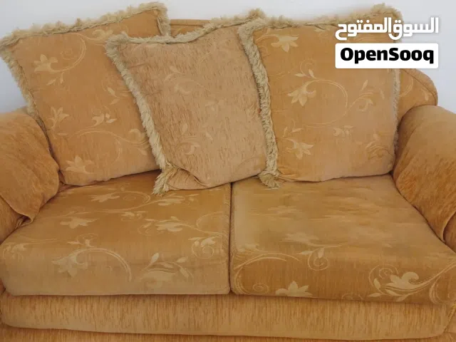 طقم كنب يتكون من 8 مقاعد ممتاز جدا بسعر مناسب