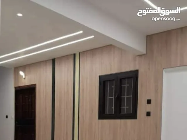 ايجار شقة مفروشة في الكيش عمارات 7000 بالقرب من قاريونس و طابلينو