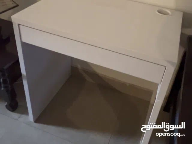 مكتب ايكيا مستعمل حالة ممتازة
