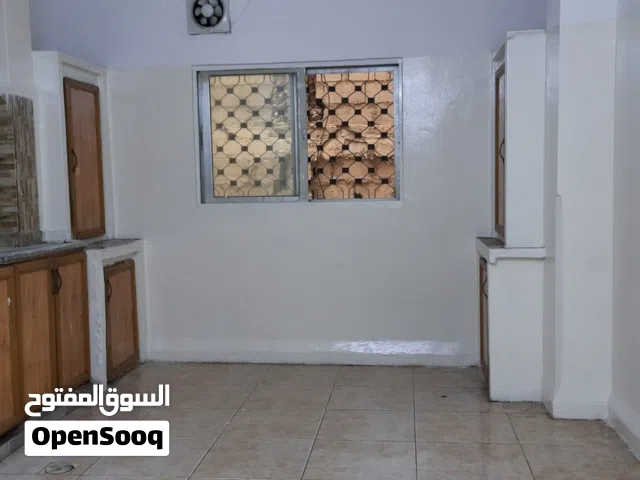 129 m2 4 Bedrooms Apartments for Rent in Zarqa Al ghweariyyeh