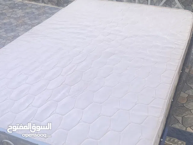 كرفايه (سرير ) للبيع  حجم واحد ونص مع الدوشق