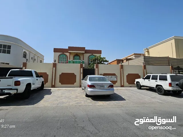فيلا للبيع بسعر مناسب