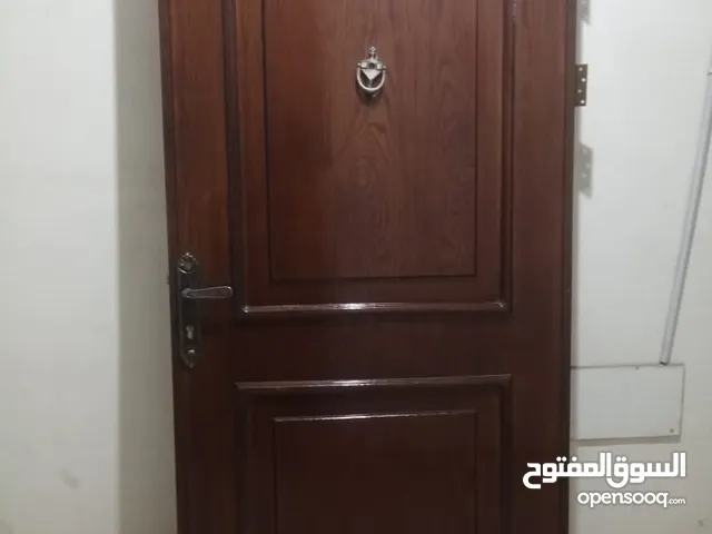 أبواب خشب وحديد شبه جديد