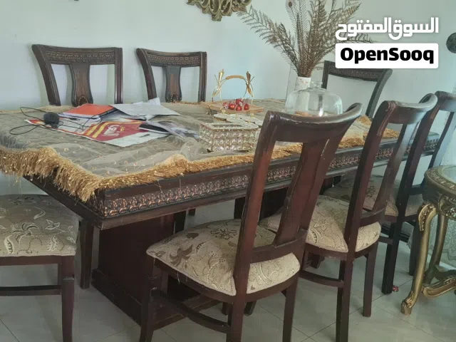 طاولة سفرة مع فضية
