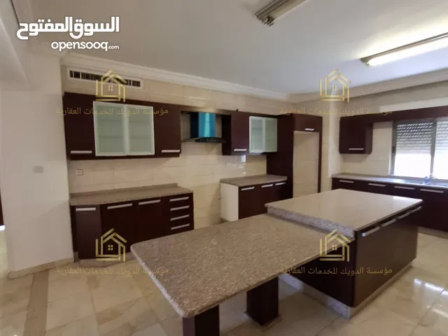 شقة مميزة - خلدا - 3نوم 1ماستر - 300م - بإطلالــــه مميزة - موقع مميز قرب