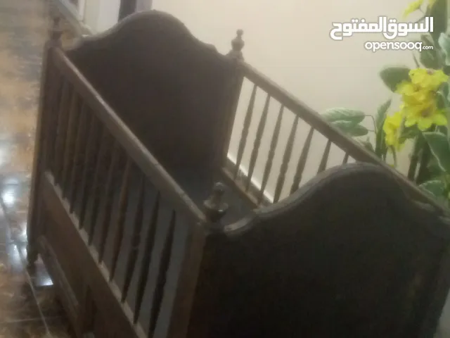 تخت اطفال.