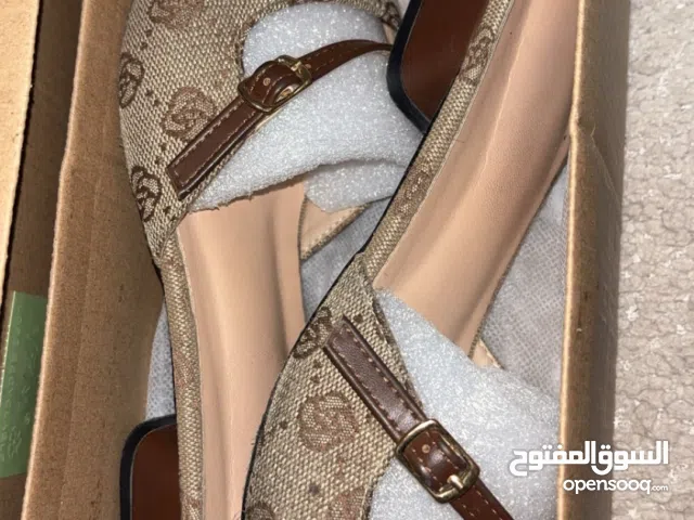 نعال نسائي فاخر