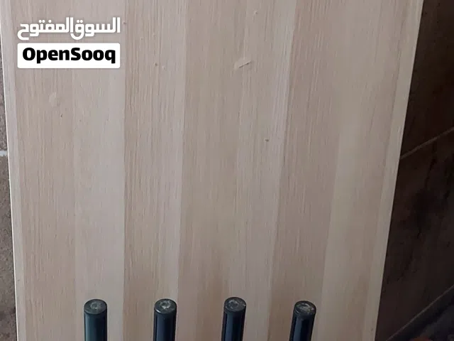 طاولة مع اربع كراسي ايكيا للبيع في ابو ظبي معسكر ال نهيان