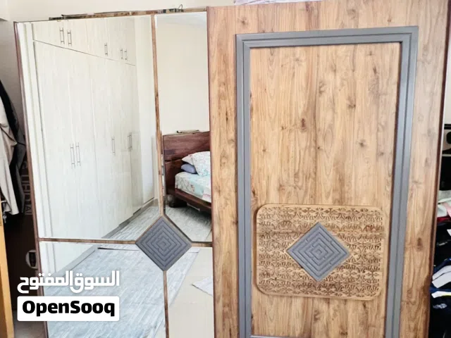 دولاب ملابس فاخر باب جرار من بان الامارات